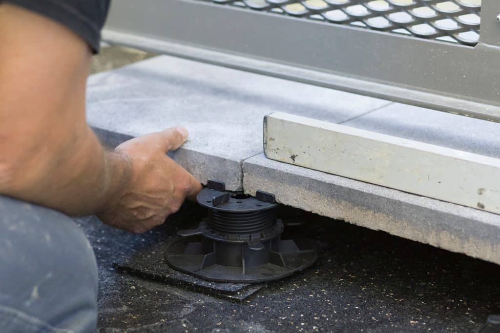 coût de l’installation et de maintenance du carrelage sur plot