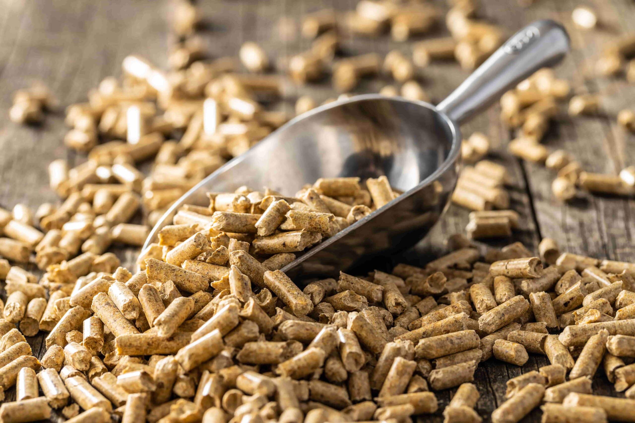arrivage de granulés de bois français à moins de 4€ le sac de 15 kg vous ne trouverez pas moins cher
