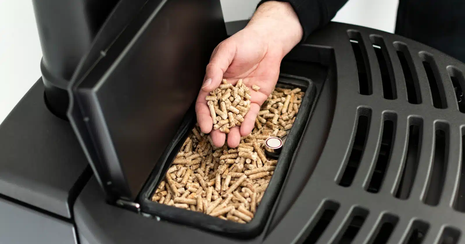 les 5 inconvénients des poêles à pellets sur lesquels vendeurs et installateurs ne vous diront rien