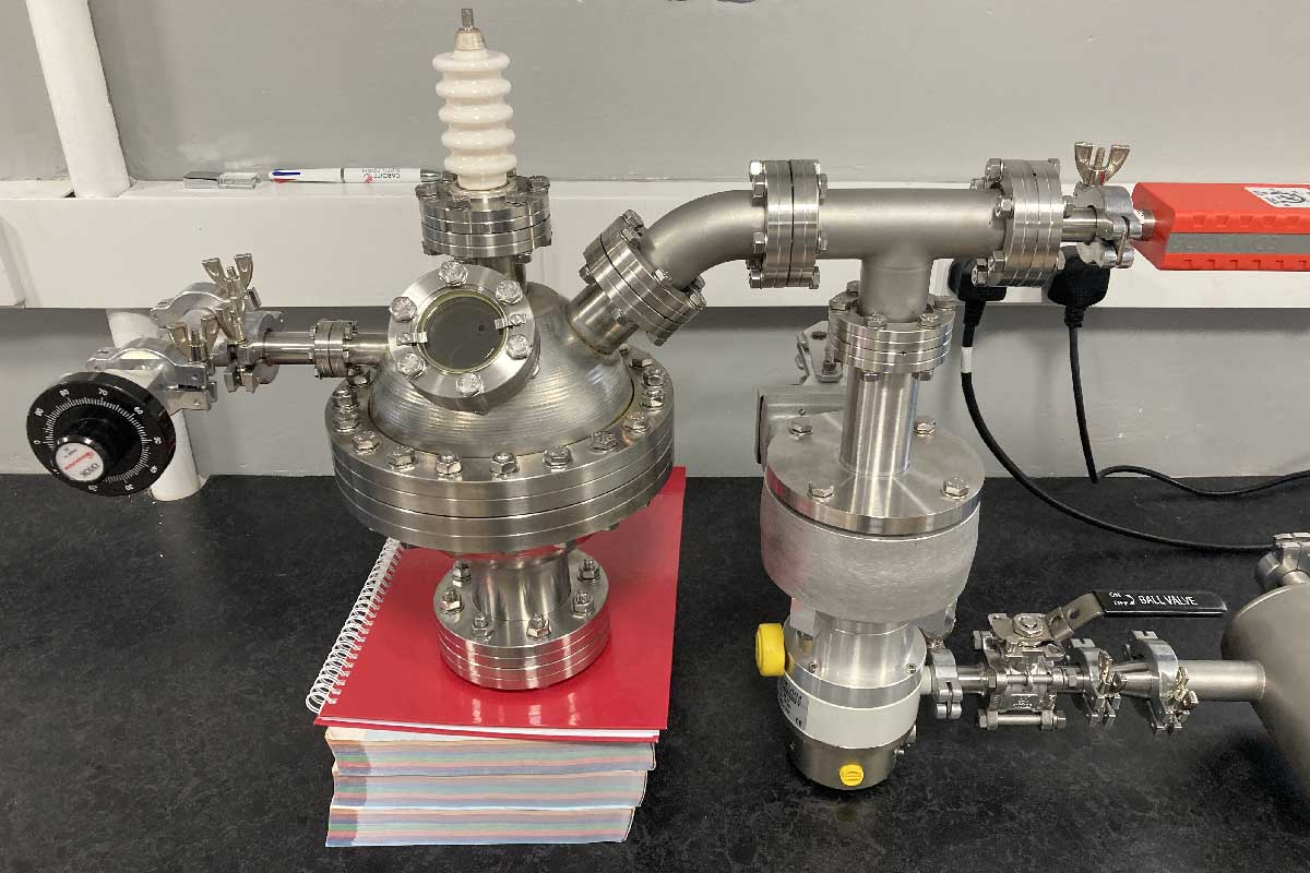 À seulement 17 ans, il fabrique un mini réacteur nucléaire et atteint le plasma… dans son lycée