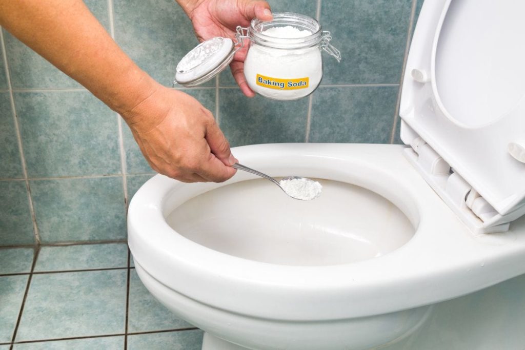 bicarbonate de soude et vinaigre pour déboucher les toilettes