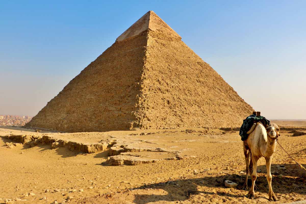 intrigant, la grande pyramide de gizeh concentre de l’énergie électromagnétique dans ses chambres internes