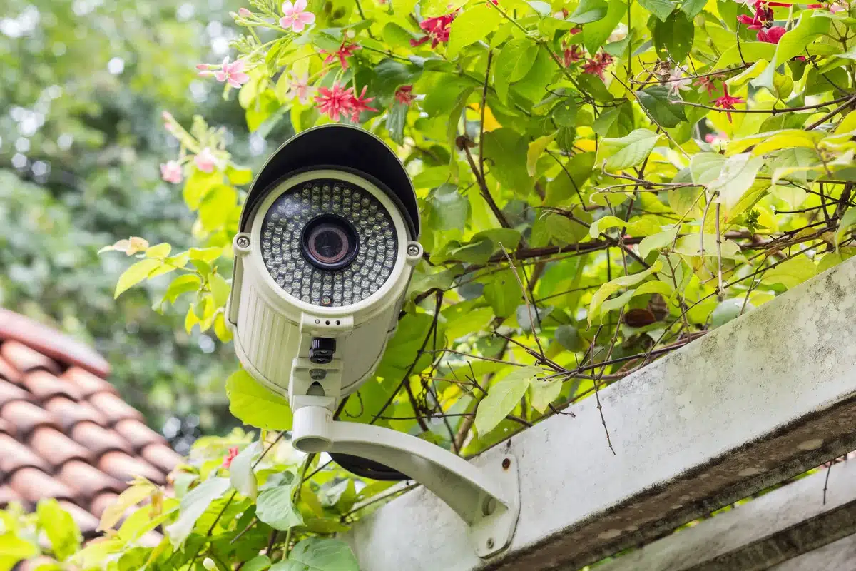 la caméra de surveillance du voisin filme chez vous voici ce que dit la loi