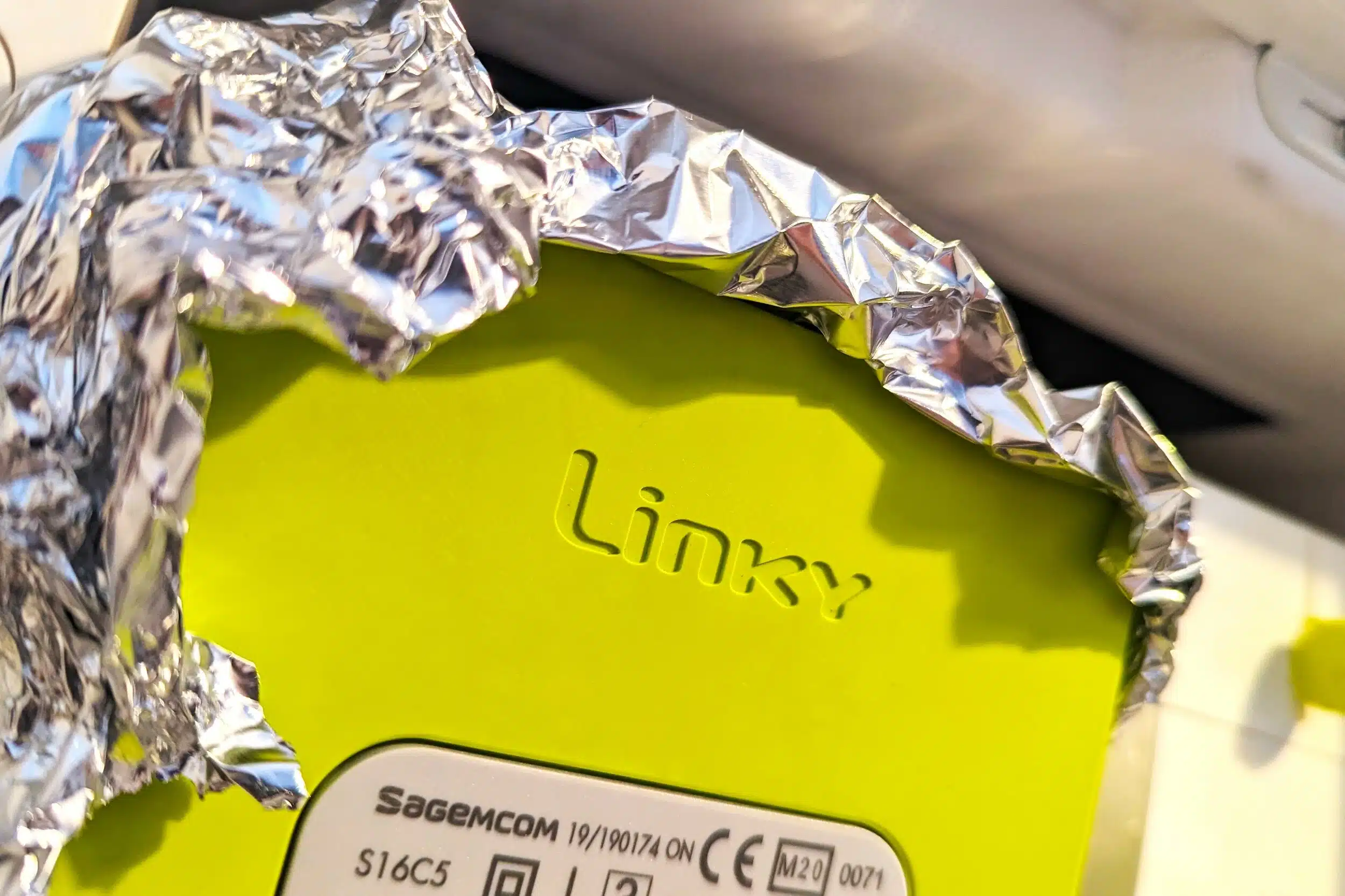 linky emballer son compteur électrique dans du papier d’aluminium, c’est quoi encore cette histoire