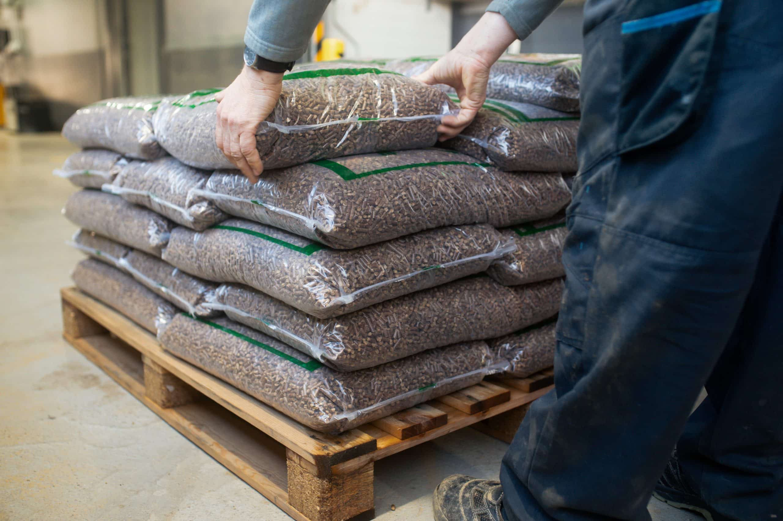 Pellets granulés de bois palette de 66 sacs de 15kg tarifs Octobre 2024