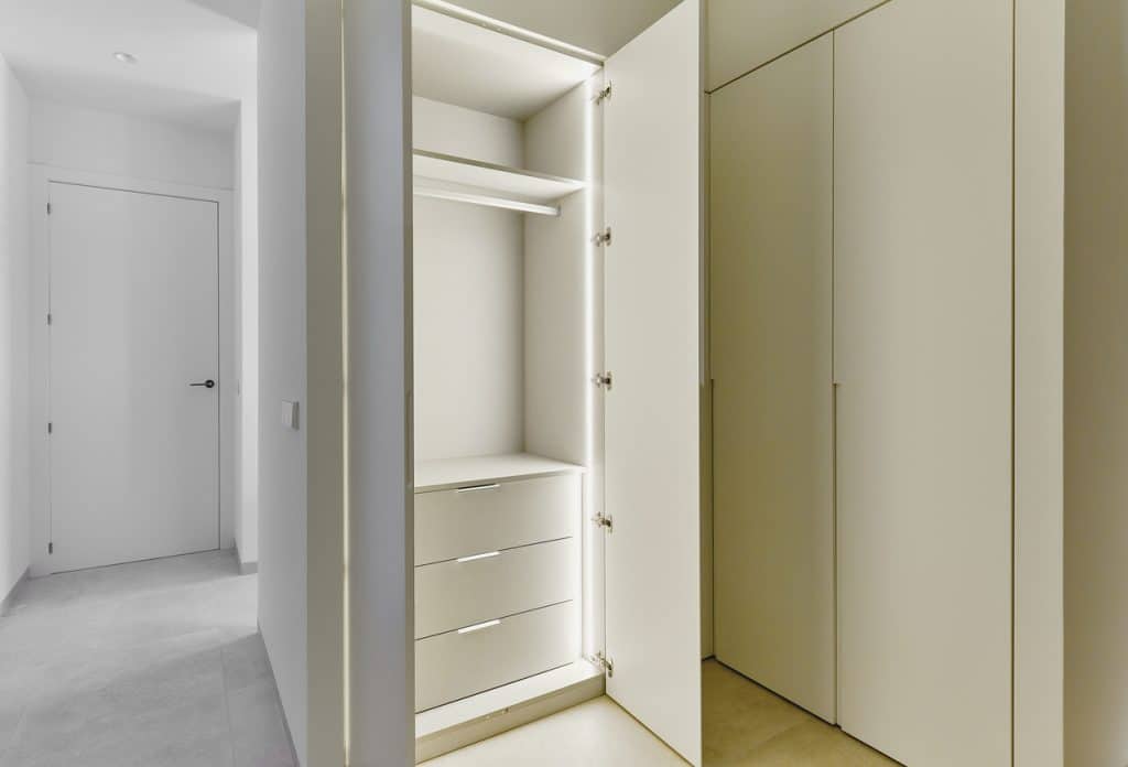 personnaliser placard portes battantes