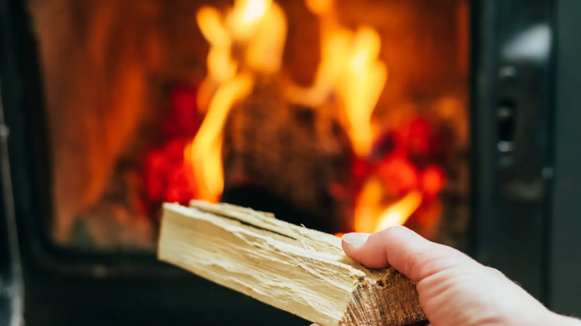 51 % des français ne savent pas faire un feu cette technique méconnue et ultra simple est la solution