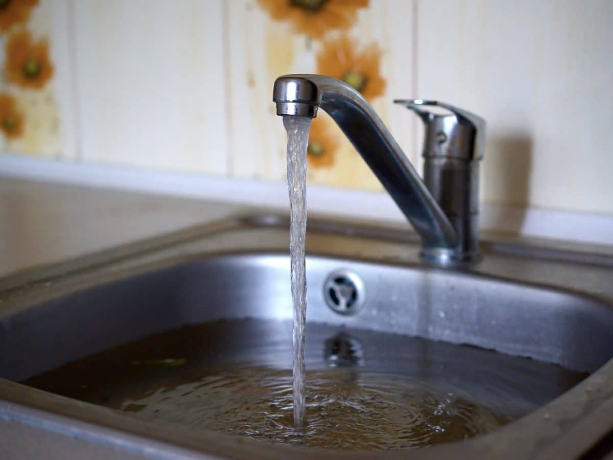 déboucher l'évier, le lavabo et la douche mon astuce ultra efficace et économique que personne ne connaît