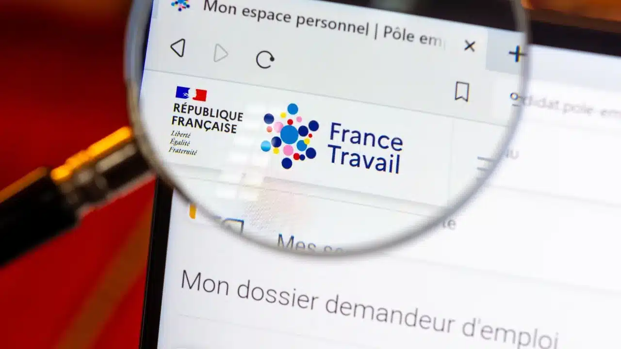 je suis conseiller france travail, voici combien je gagne par mois