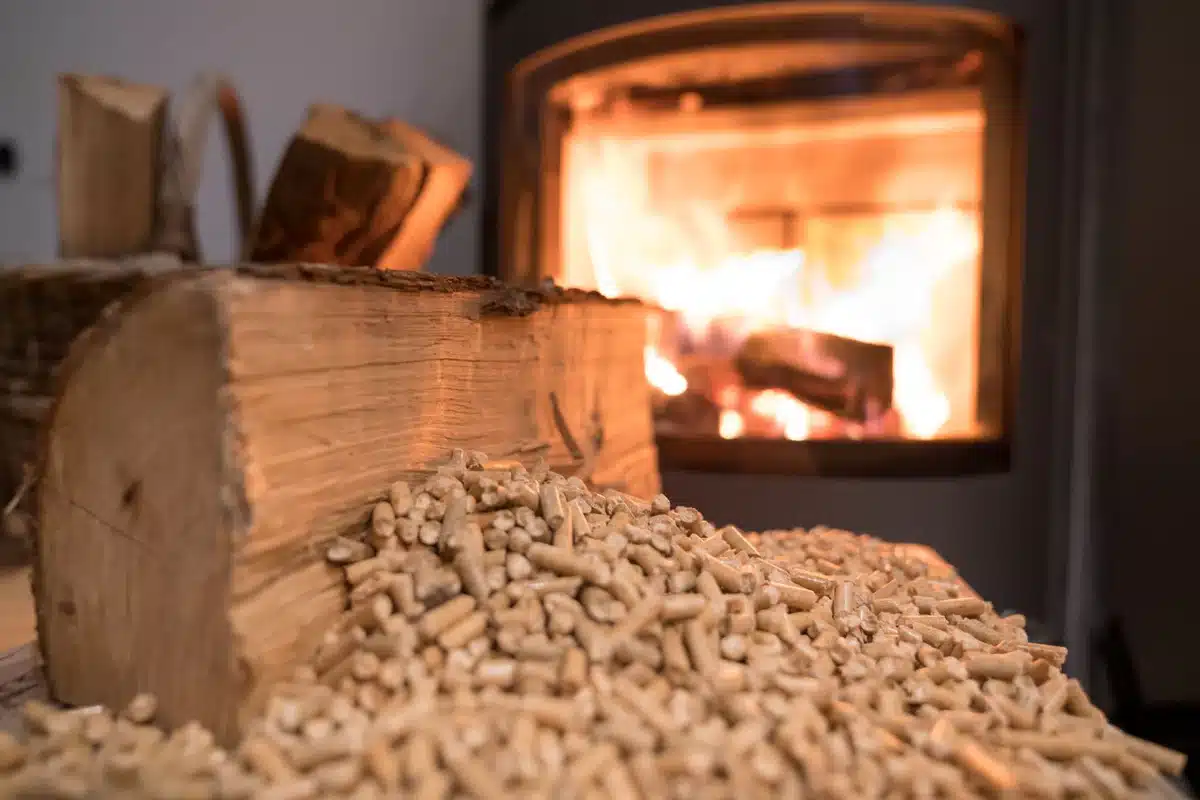 les 4 inconvénients des poêles à pellets sur lesquels vendeurs et installateurs préfèrent ne rien dire