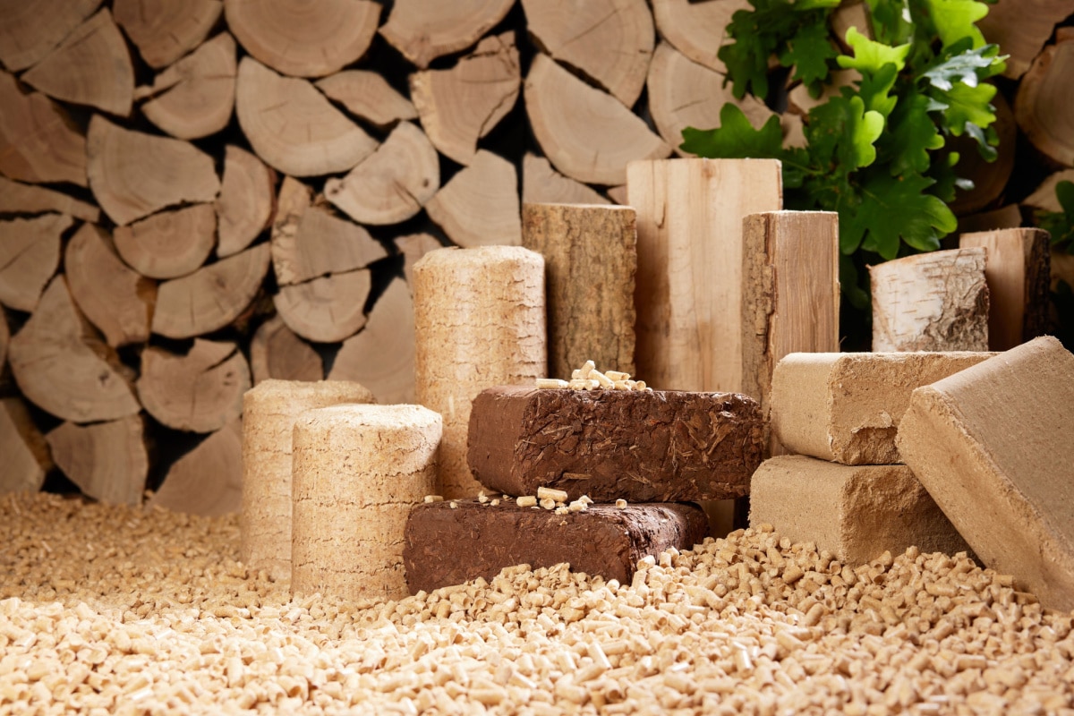 les 7 inconvénients des bûches de bois compressées sur lesquels les vendeurs ne préfèrent rien dire