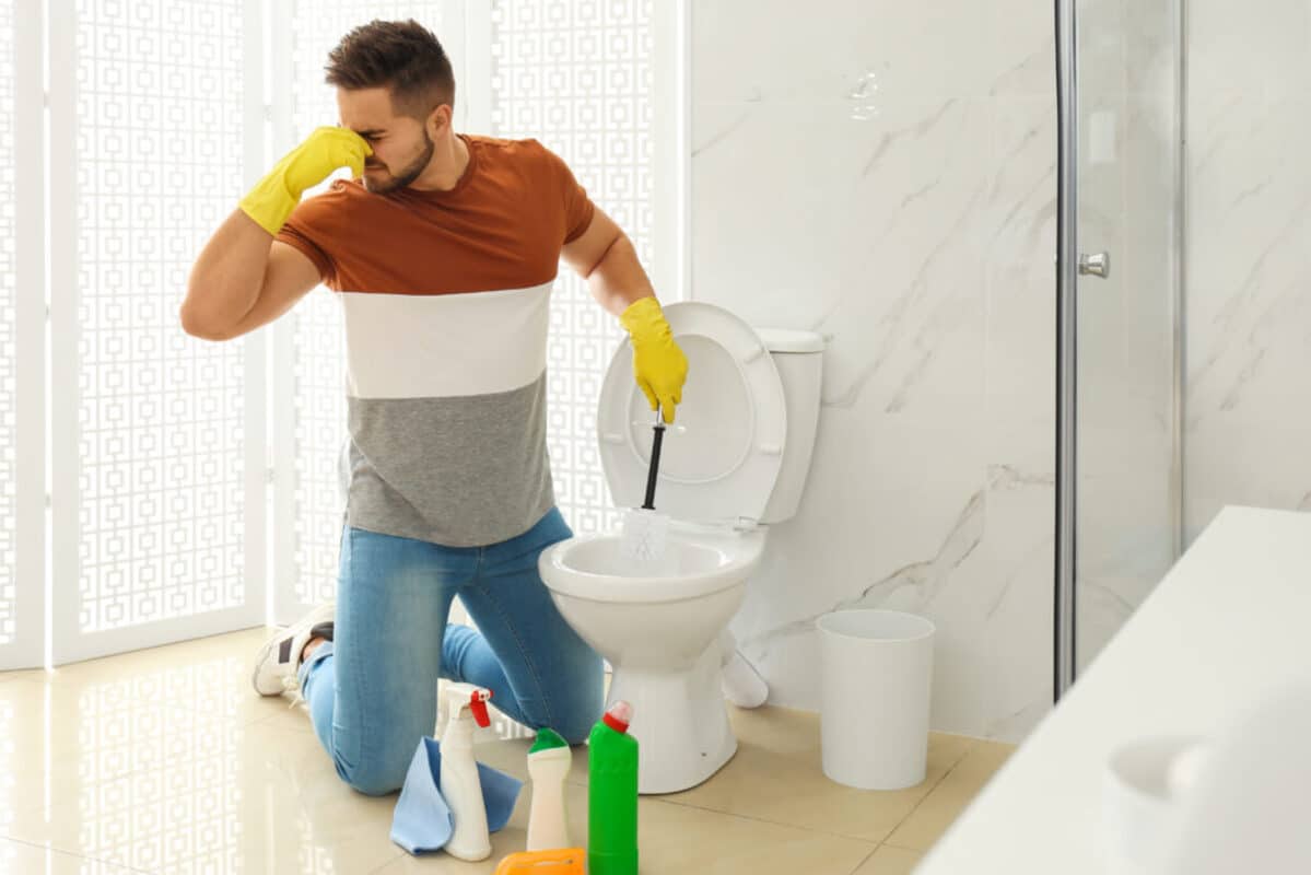 Remontée odeur égout salle de bain causes et solutions