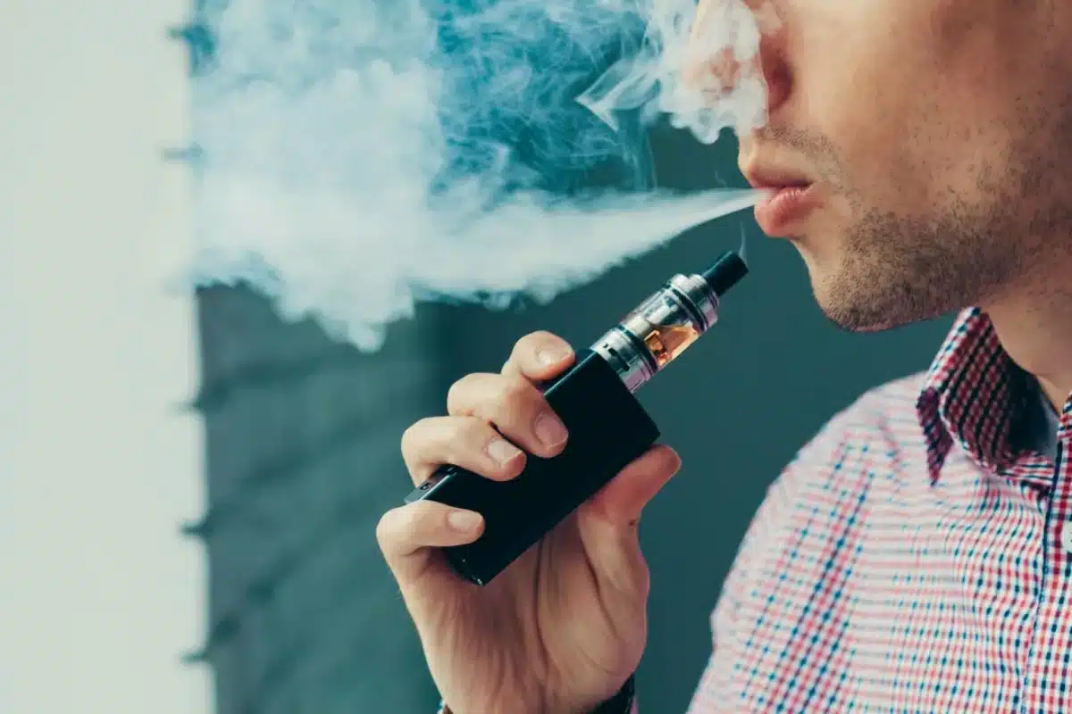 cigarette électronique une nouvelle taxe record pour 2025, des millions de français concernés