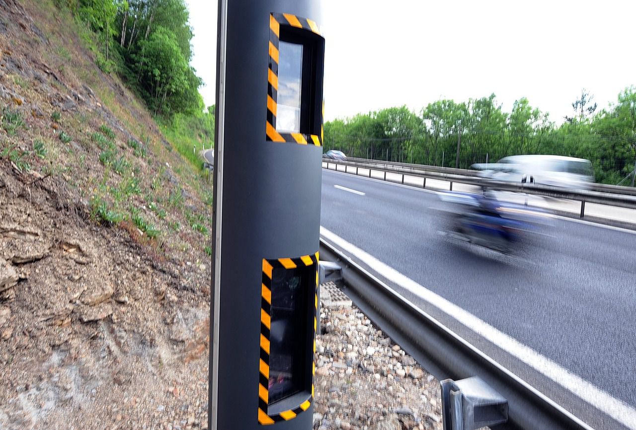 elle se fait flasher à 703 km h et écope d’une amende de 850 euros
