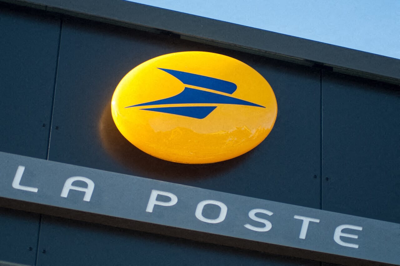 la poste augmente encore ses prix à partir de janvier 2025 voici combien vous allez payer vos lettres et colis