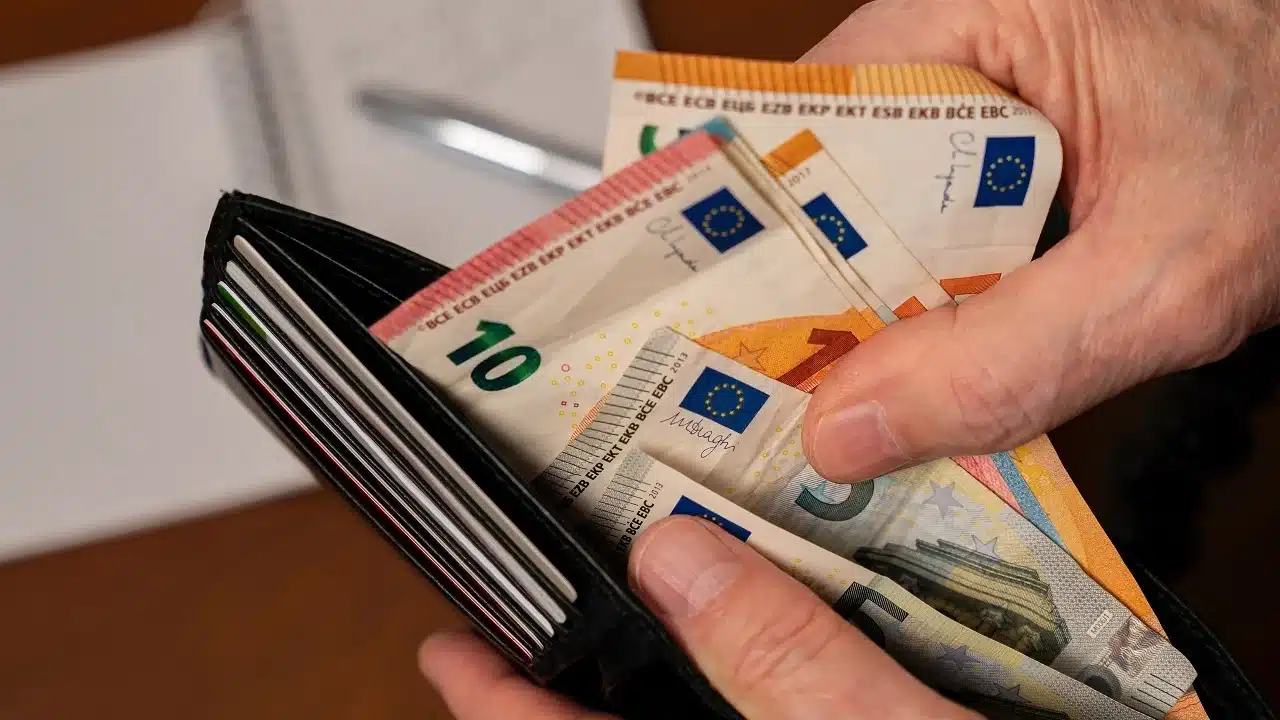 paiement en liquide interdit voici les nouveaux plafonds bientôt en vigueur dans toute l'europe