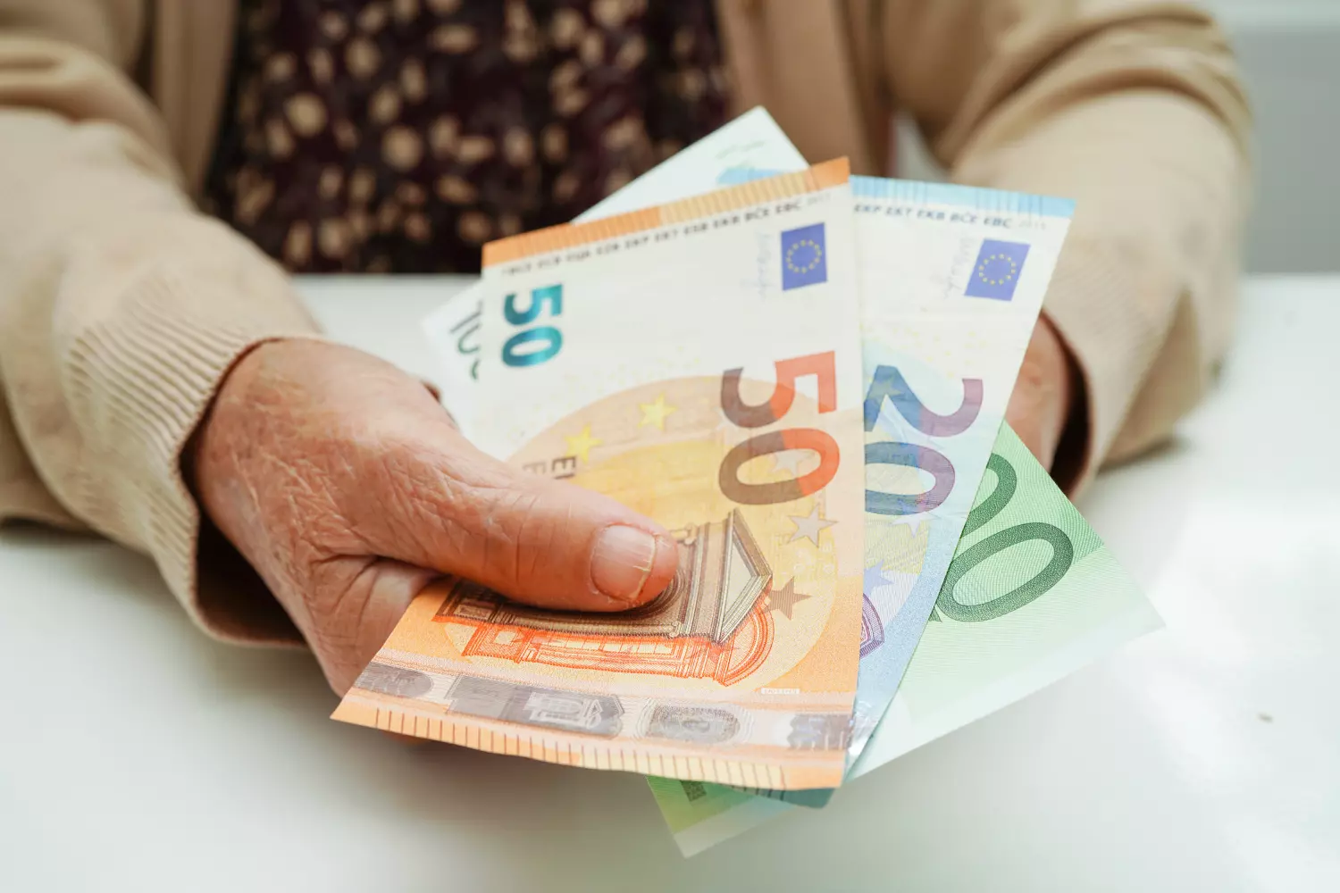retraité de plus de 60 ans, cette aide financière précieuse est donnée sans condition de ressources