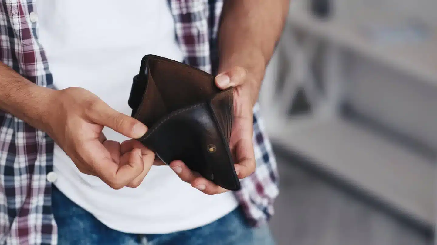 salaire en france voici combien gagnent les 1 % les plus pauvres, les chiffres sont éloquents