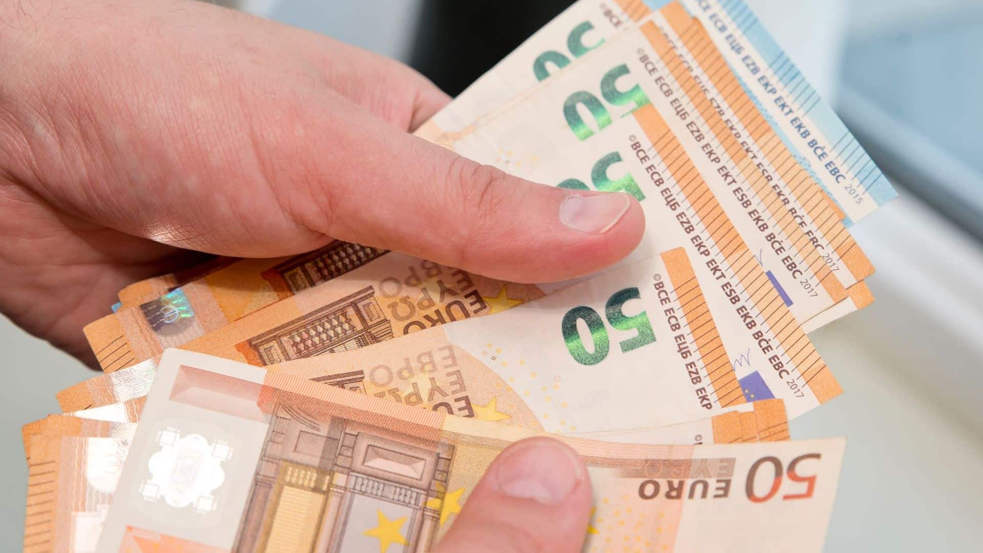 bientôt la fin des paiements en espèces, un sénateur veut durcir la loi