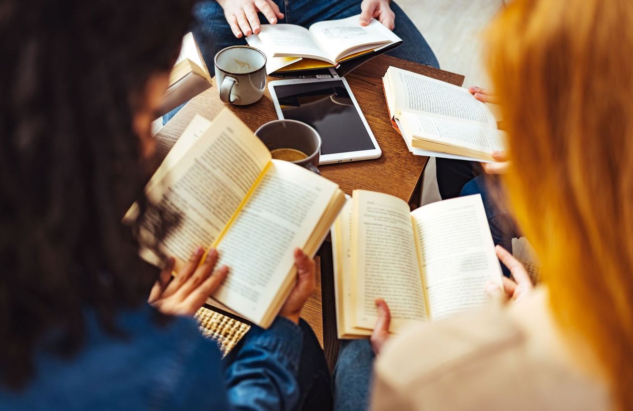 ces deux livres de poche ont été les plus vendus de l'année 2024, les avez vous lus
