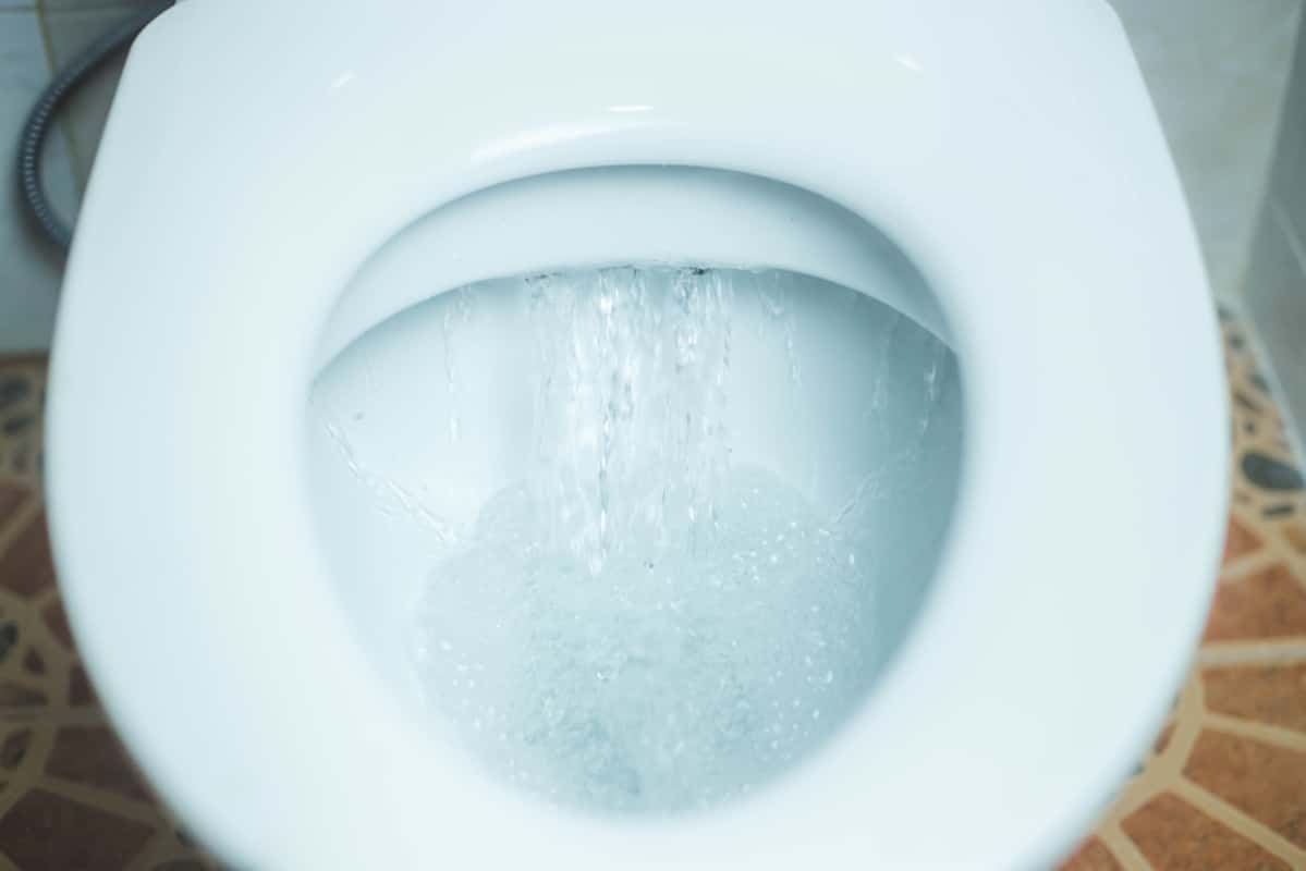 chasse d'eau qui coule en permanence que faire