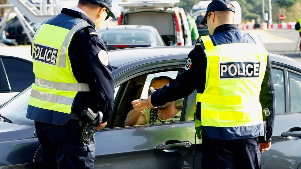 voici les nouveaux équipements obligatoires à avoir dans sa voiture en 2025, sous peine d'amendes