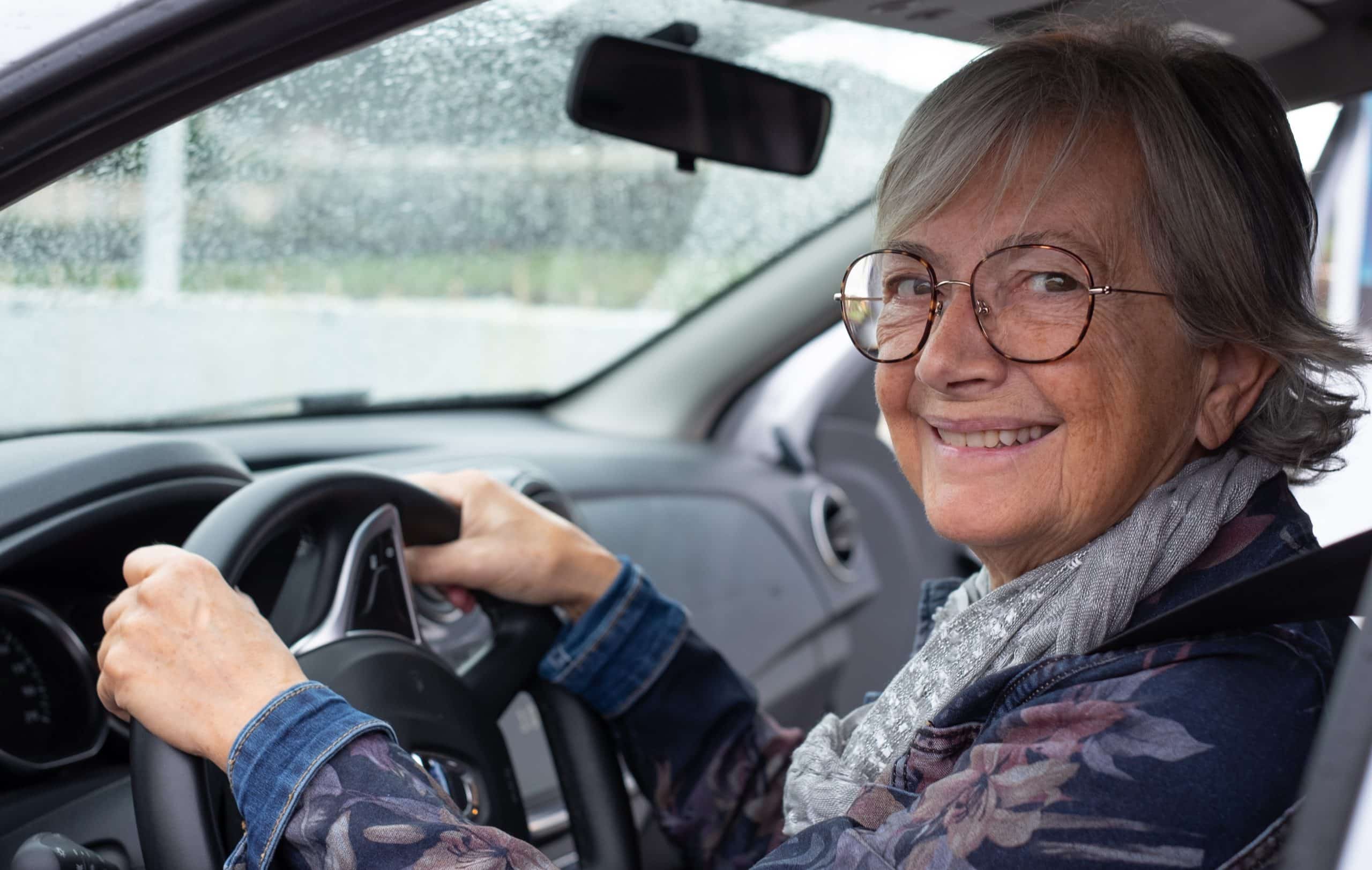 Automobilistes les plus de 65 ans devront bientôt se signaler aux autorités pour pouvoir conduire