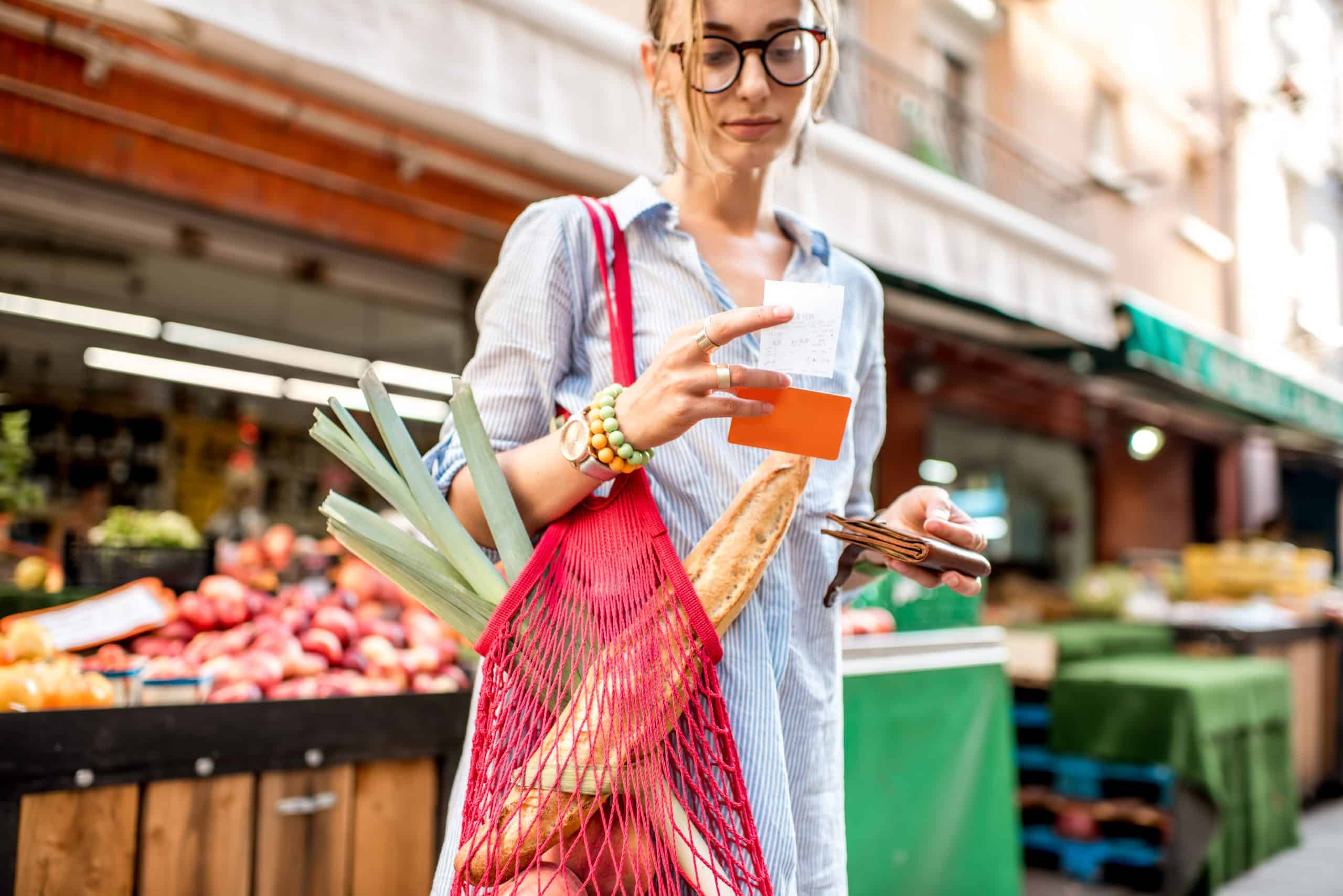 Carte vitale alimentaire les habitants de ce village reçoivent déjà 150€ par mois pour payer leurs courses