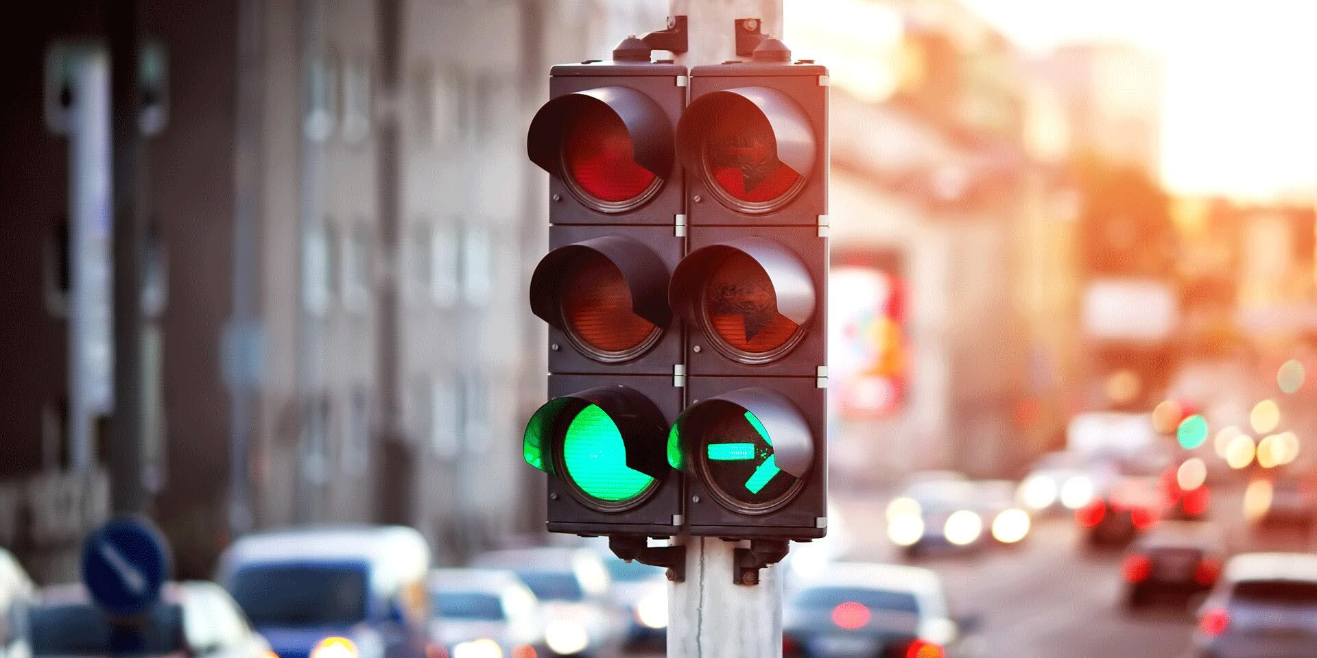 c'est officiel un nouveau feu tricolore arrive sur les routes françaises en 2025, voici sa spécificité