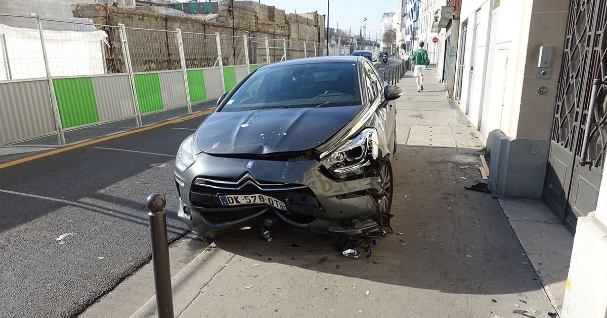 «choquant» À seulement 13 ans, il provoque un grave accident dans une rue à sens unique