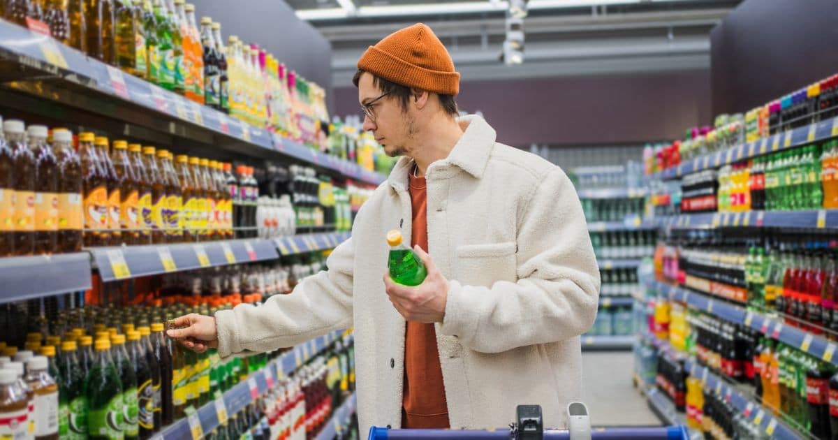 des polluants éternels retrouvés dans ces bouteilles de soda vendues dans toute la france, d'après cette enquête