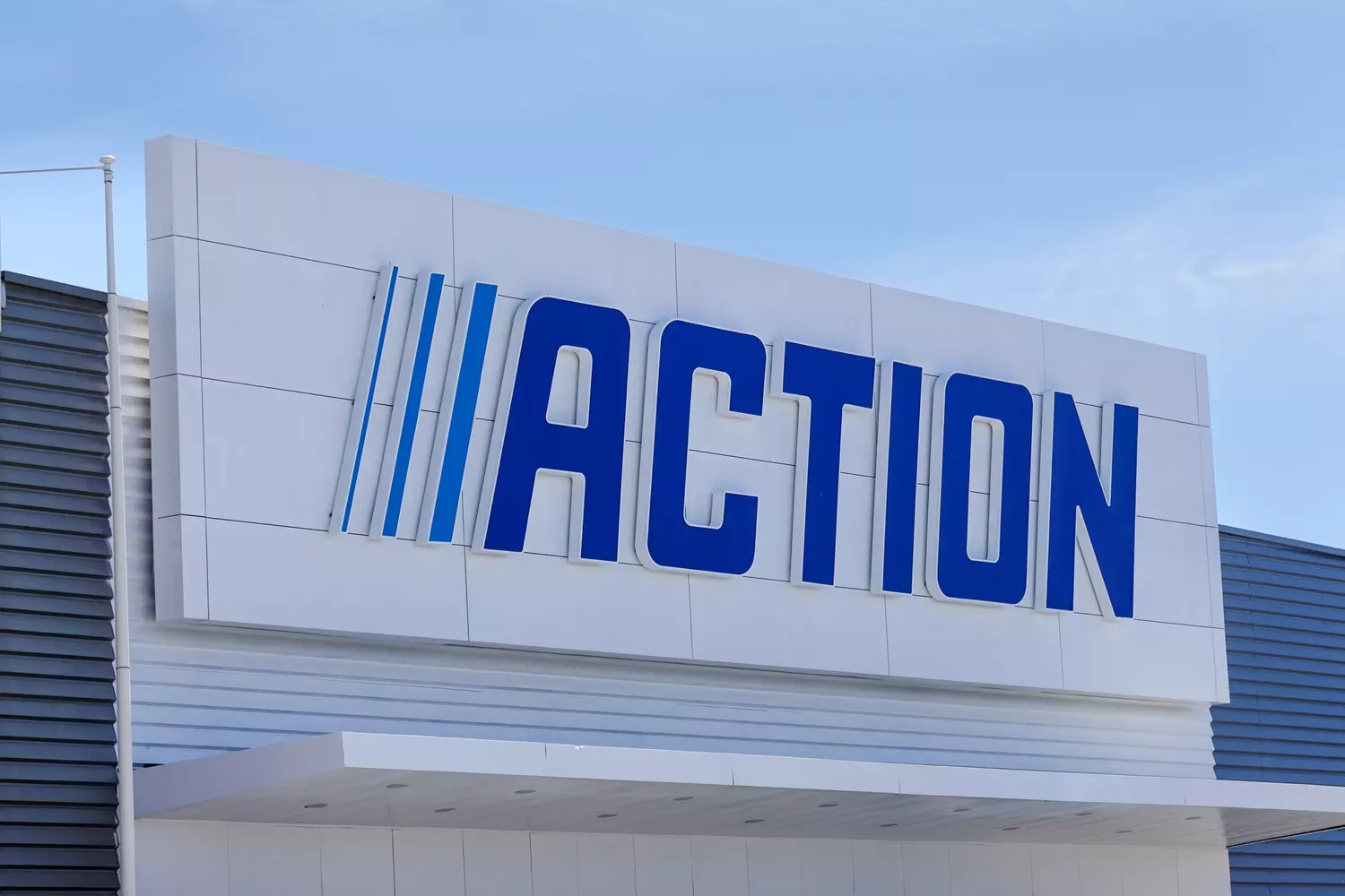 je suis caissier chez action, voici combien je gagne par mois en 2025