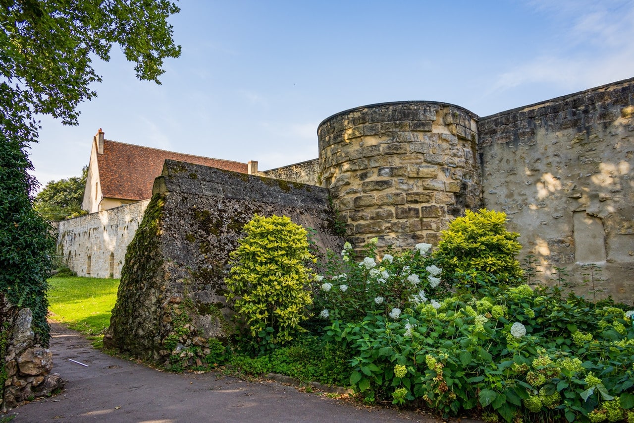la famille le pen vend sa villa de rueil malmaison et réalise une très belle plus value