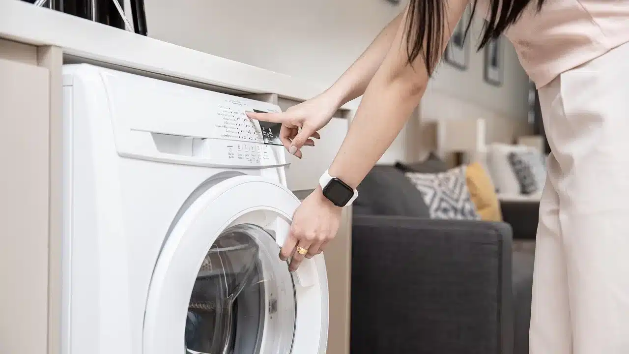 machine à laver peu de personnes connaissent cette astuce simple pour avoir un linge plus propre et plus doux
