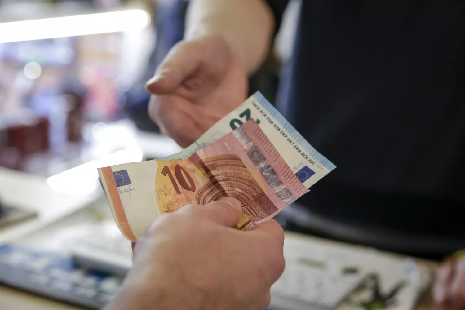 paiement en liquide interdit voici les tous nouveaux plafonds bientôt en vigueur dans toute l’europe
