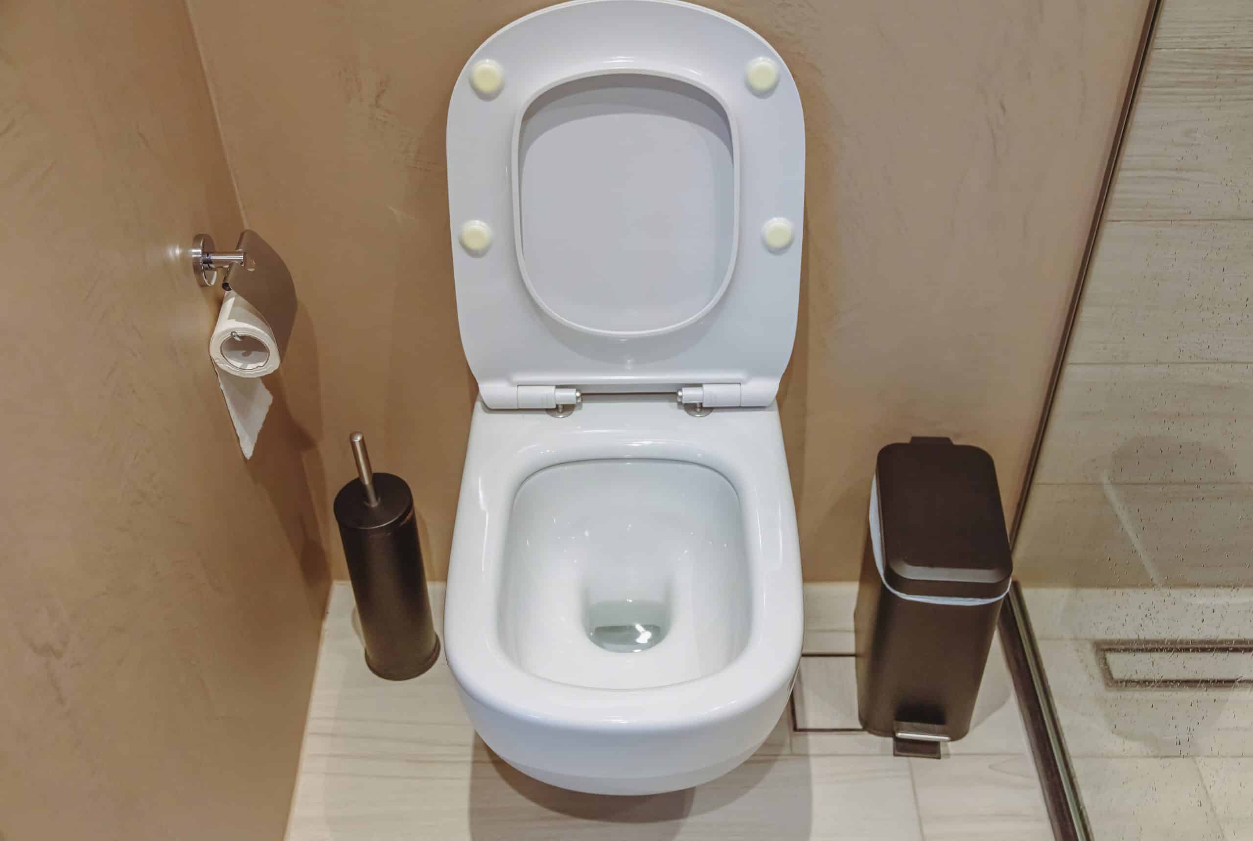 Son bailleur lance des travaux, il se retrouve privé de WC pendant 15 jours : « Je faisais ça dans un sac plastique »
