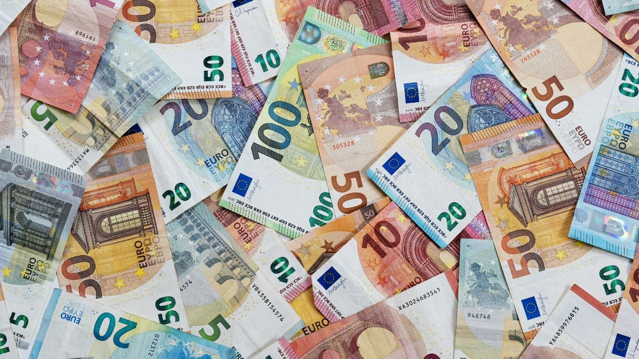 un très grand changement arrive bientôt sur nos billets de banque de 5€, 10€, 20€, 50€, 100€ et 200€