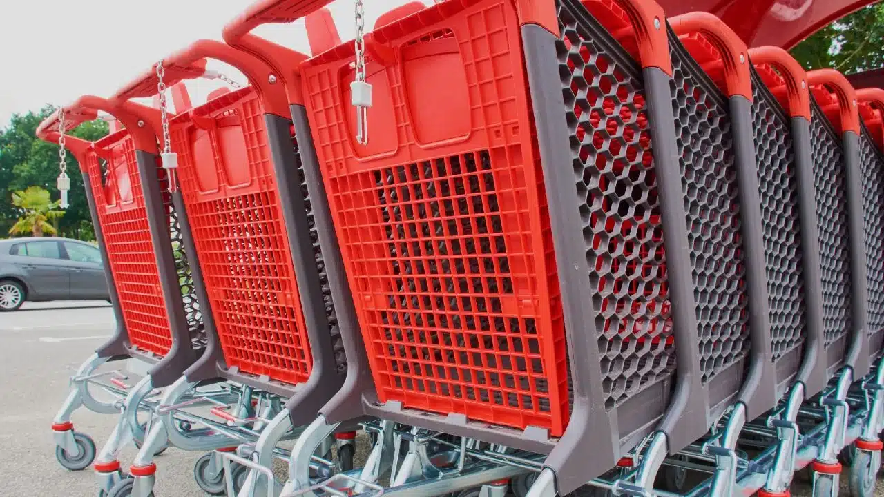 dans cette enseigne française de la grande distribution, les clients obligés de présenter une pièce d’identité pour avoir un caddie
