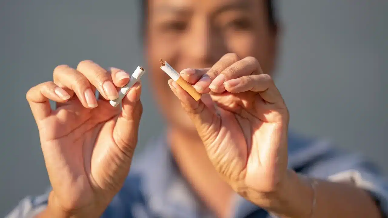 interdiction de fumer voici les 7 nouveaux lieux dans lesquels vous ne pourrez plus allumer de cigarette