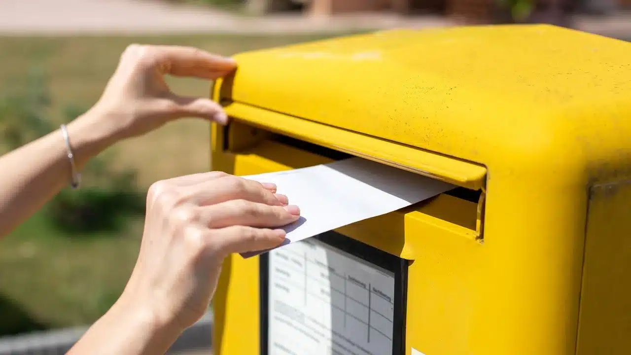 mauvaise nouvelle la poste va supprimer massivement des boîtes aux lettres en 2025, voici les villes concernées