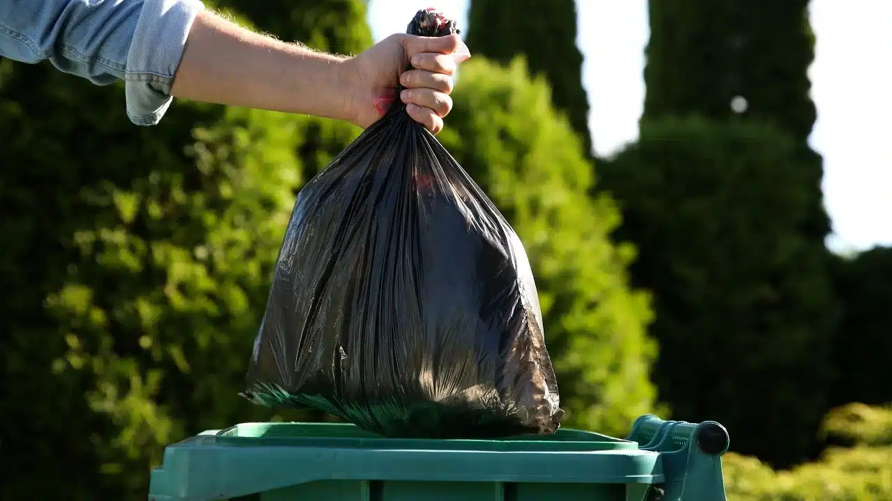 ne jetez plus cet objet à la poubelle vous risquez une lourde contravention depuis le 1er janvier 2025