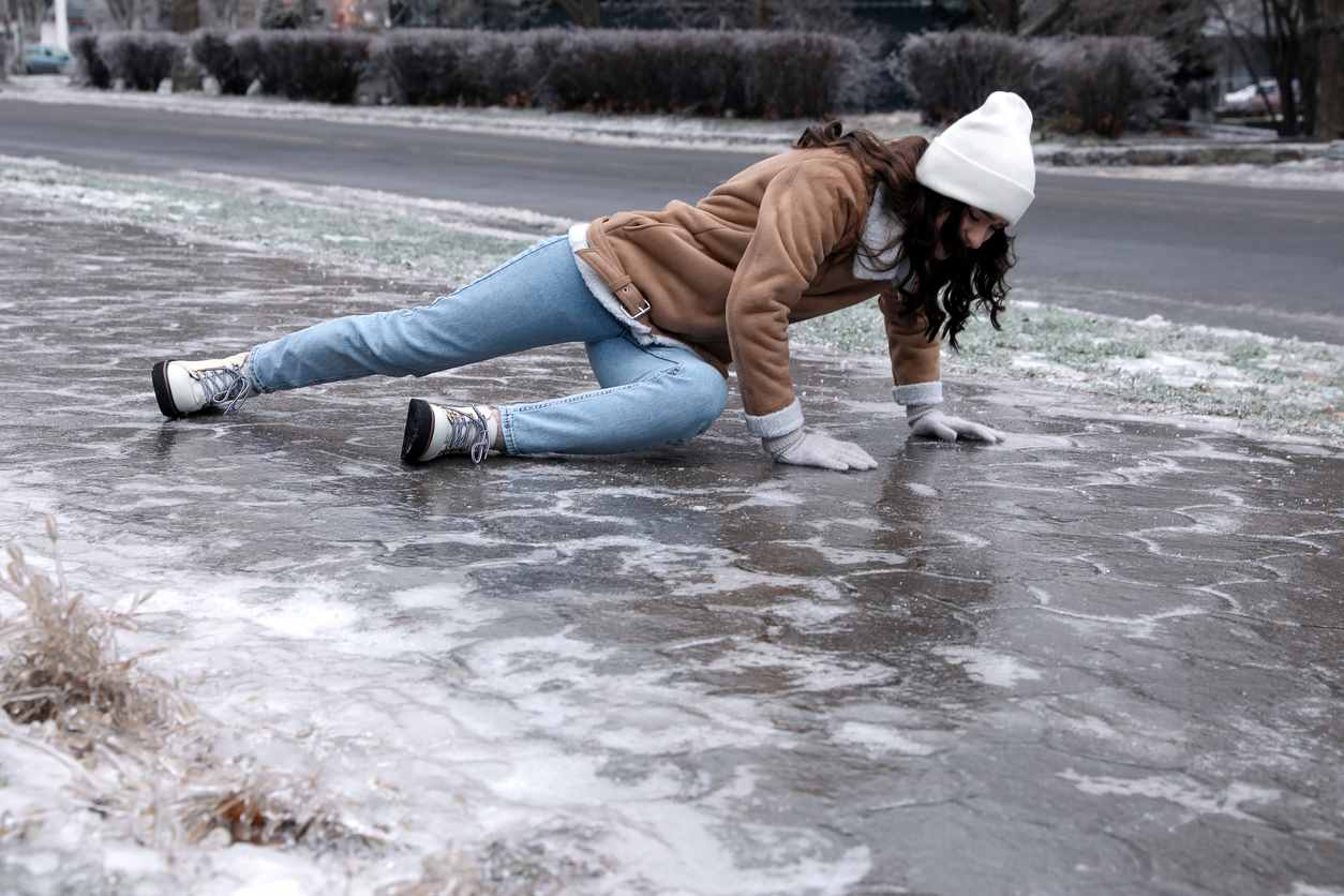 nouvelle vague de neige en france que mettre sur la glace pour éviter de glisser
