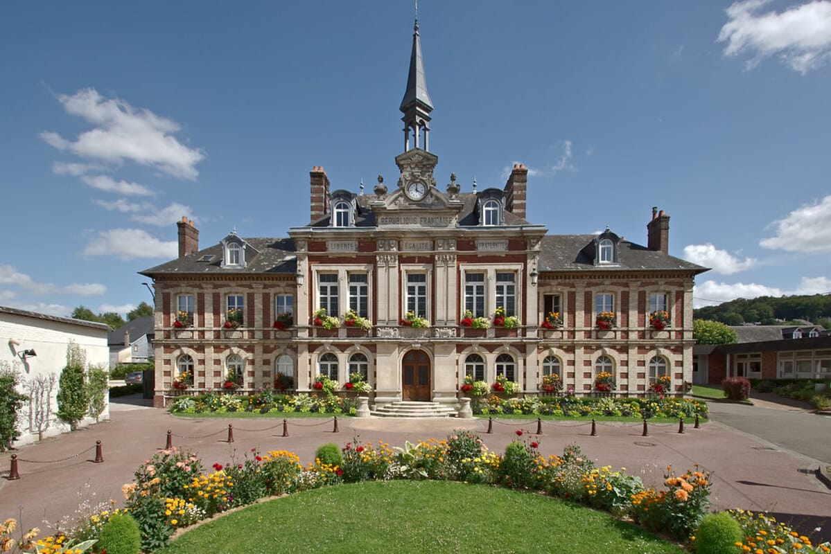 « scandaleux » la maire occupait un logement de la commune à 120 euros de loyer mensuel pour 120 m²