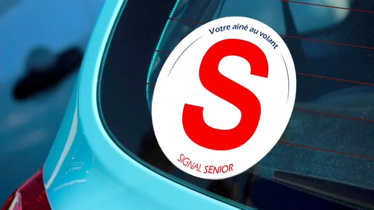 automobilistes il sera obligatoire d'avoir un macaron s sur les voitures des seniors à partir de cet âge