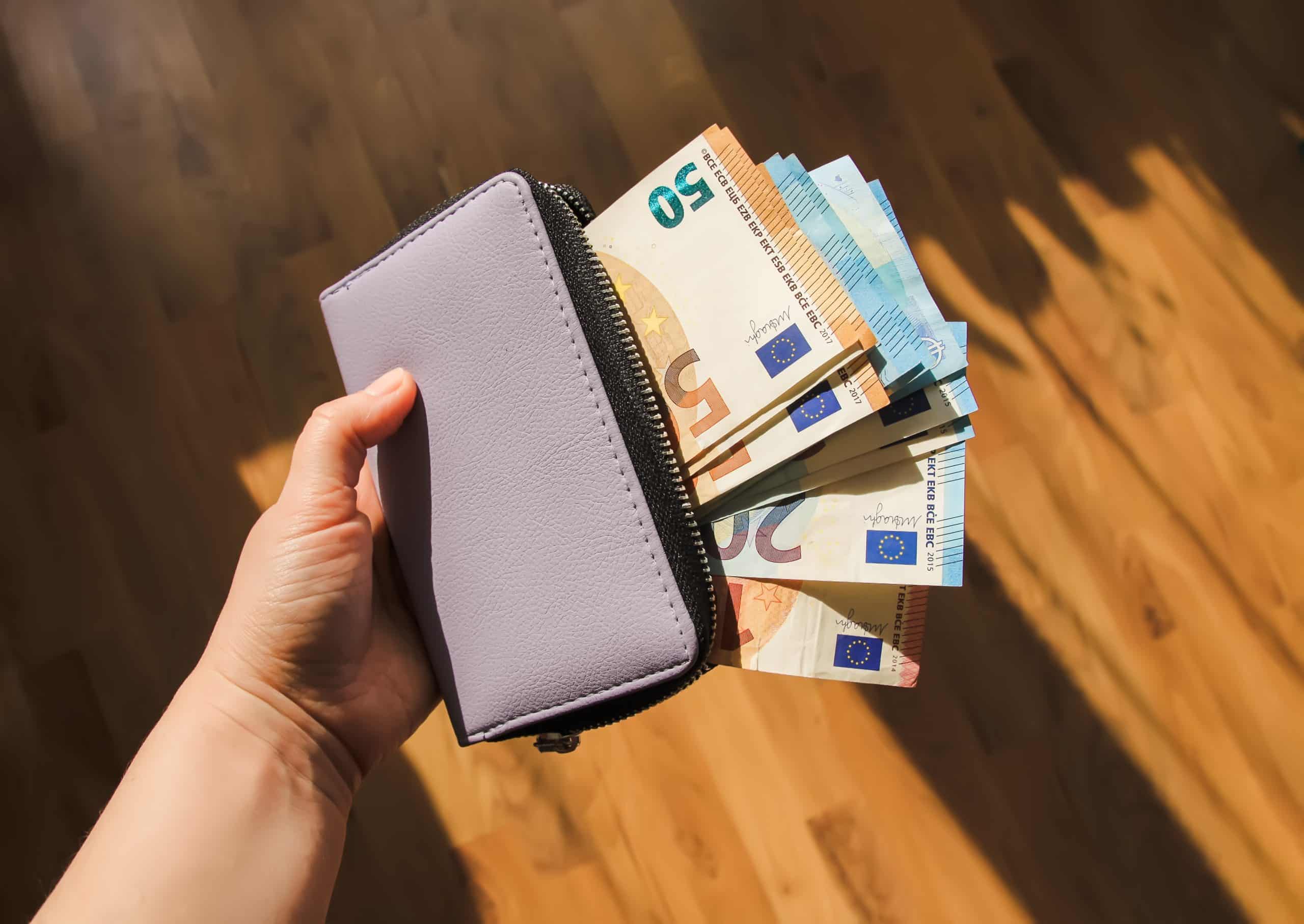 C'est la fin des billets de banque en France : ils vont complétement disparaitre à partir de cette date, voici par quoi ils vont être remplacés