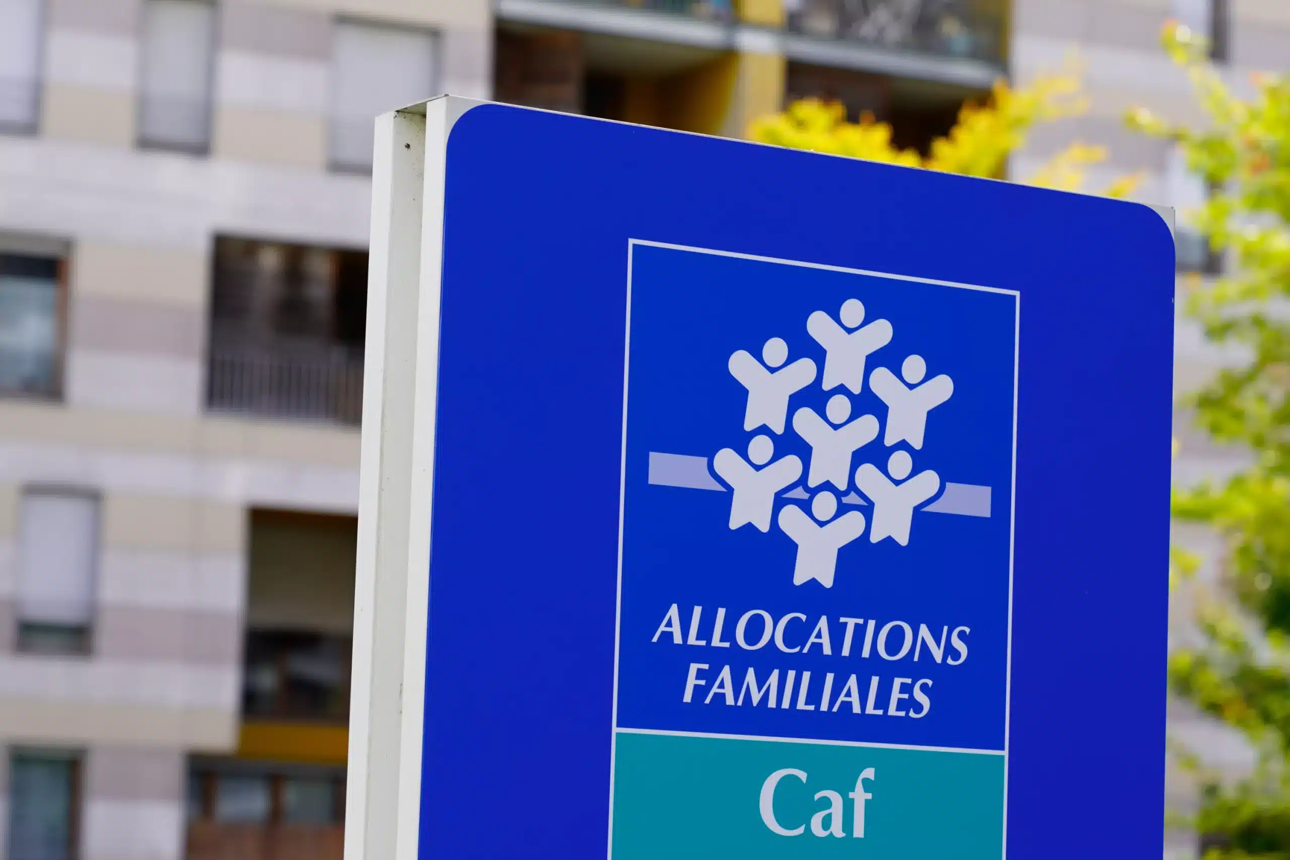 augmentation de la caf plus de 4 millions de foyers vont recevoir une belle somme sur leur compte bancaire à partir de cette date