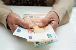 Épargne retraite voici la somme qu'il faut avoir de côté pour vivre confortablement