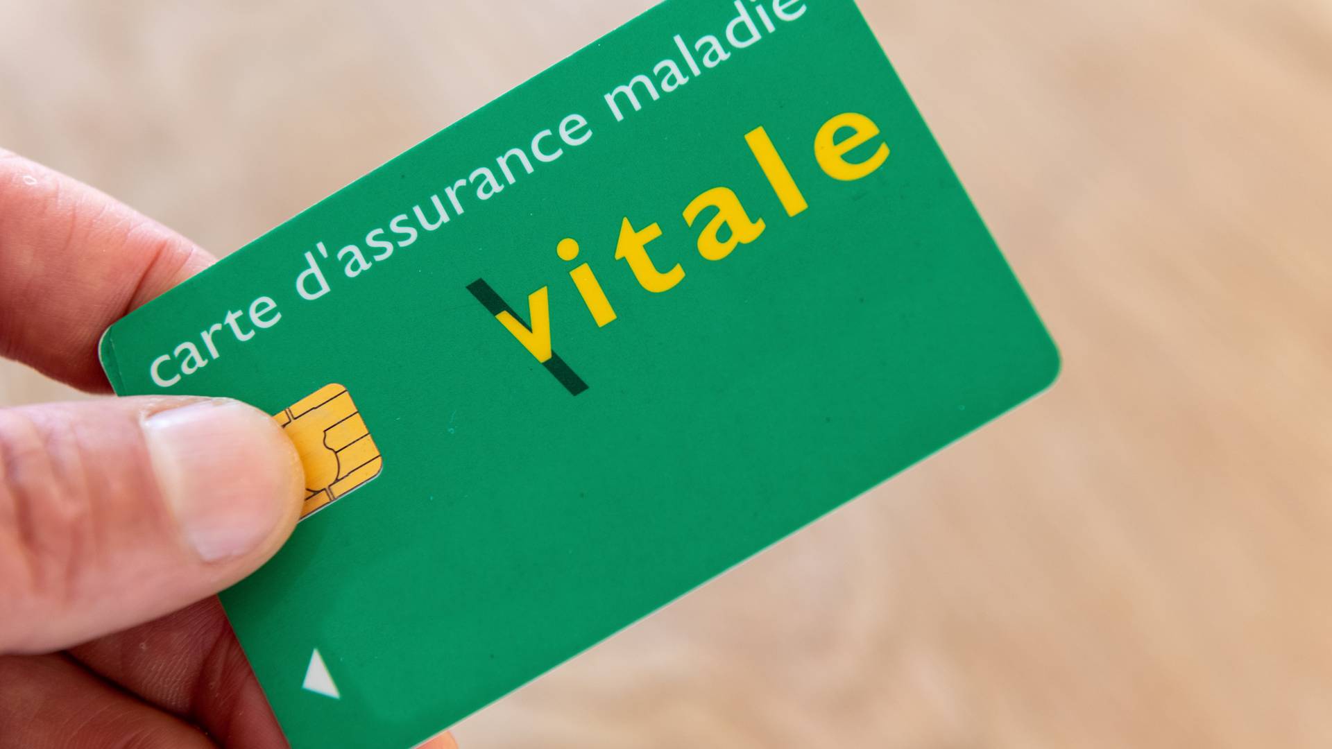la nouvelle est tombée il ne sera désormais plus possible de toucher la complémentaire santé solidaire au delà de cette somme en 2025