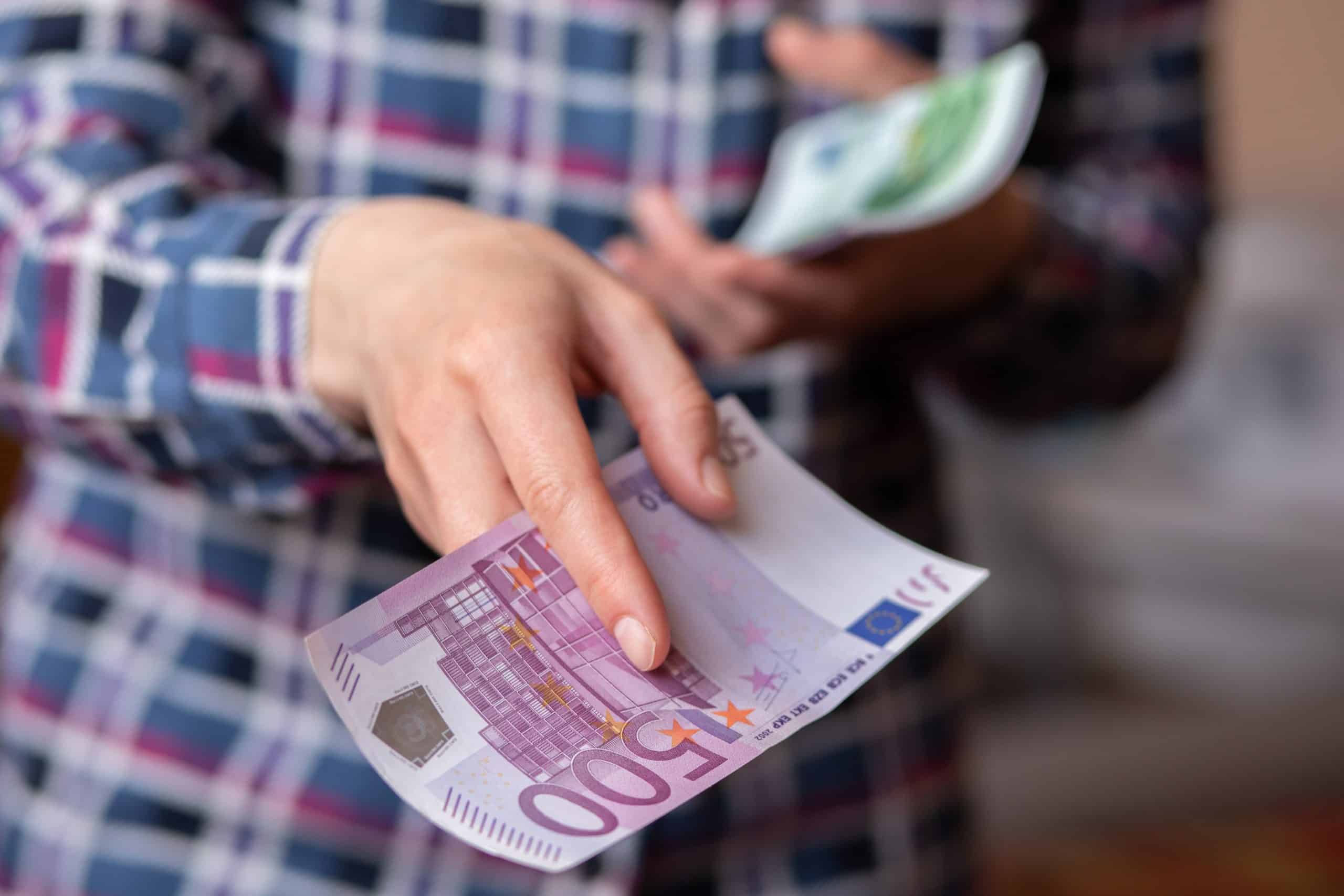 pensez à vider votre compte courant avant le 31 mai ce geste peut vous rapporter gros