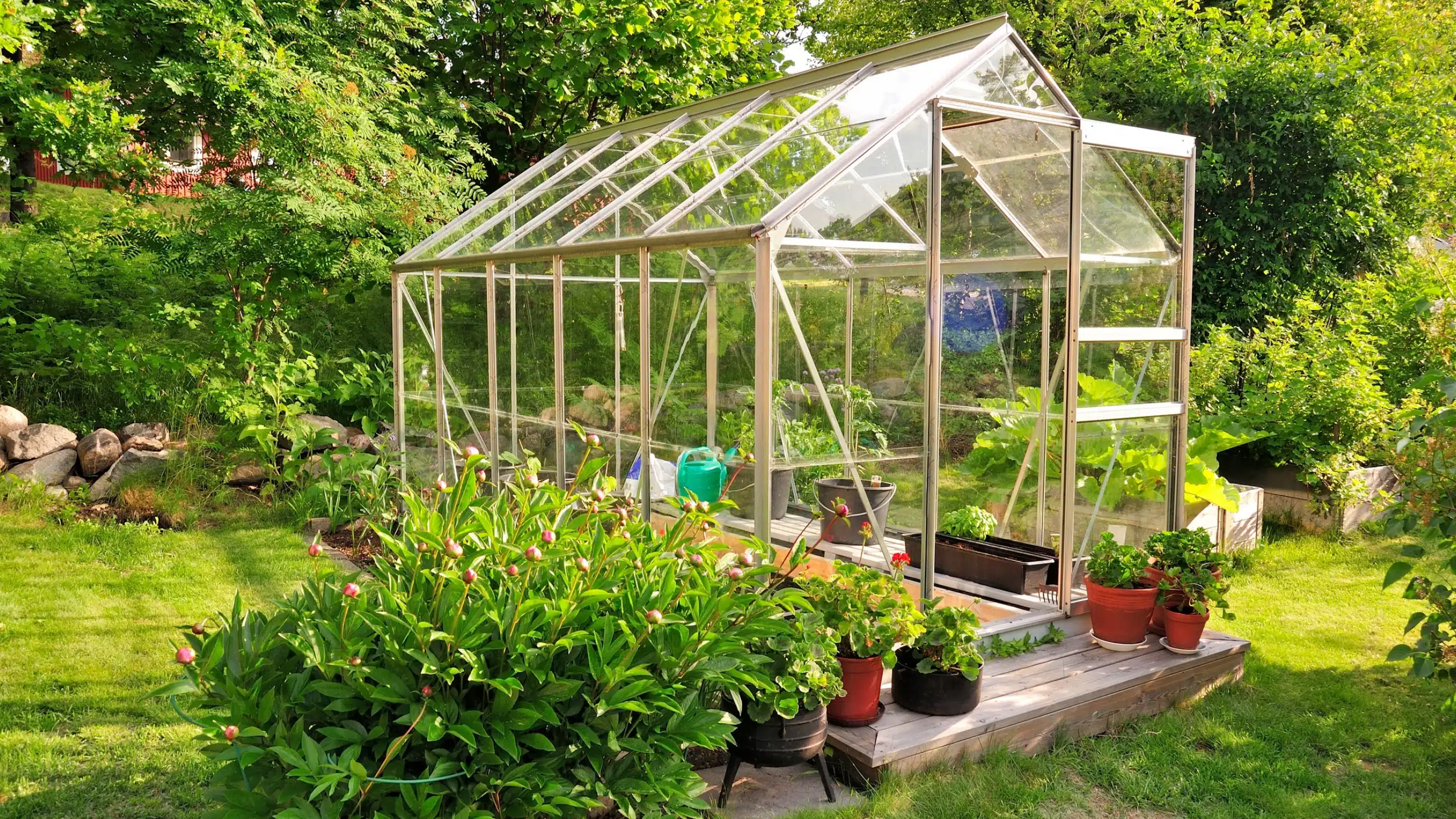 pourquoi choisir une serre de jardin made in france, 5 bonnes raisons